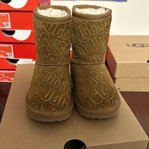 9C Toddler Girl Ugg Tan Classic Graphic Stitch !